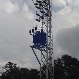 [Company_name_branding] Torre eléctrica de alta tensión