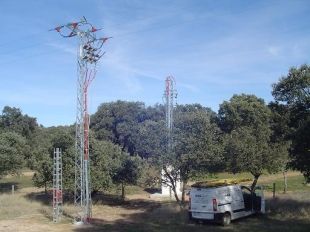 [Company_name_branding] Torre eléctrica de alta tensión
