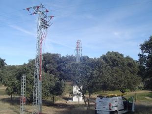 [Company_name_branding] Torre eléctrica de alta tensión