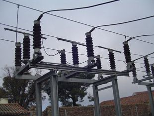 [Company_name_branding] Torre eléctrica de alta tensión