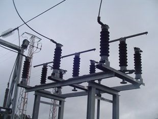 [Company_name_branding] Torre eléctrica de alta tensión