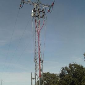 [Company_name_branding] Torre eléctrica de alta tensión