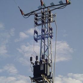 [Company_name_branding] Torre eléctrica de alta tensión