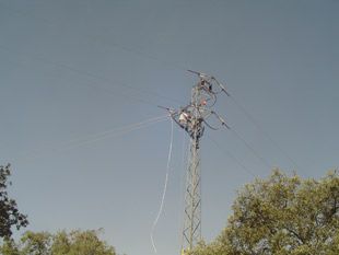 [Company_name_branding] Torre eléctrica de alta tensión