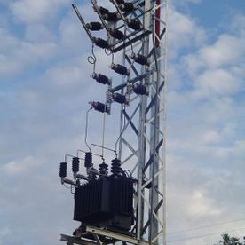 [Company_name_branding] Torre eléctrica de alta tensión