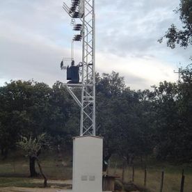 [Company_name_branding] Torre eléctrica de alta tensión