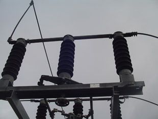 [Company_name_branding] Torre eléctrica de alta tensión