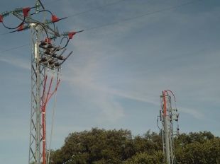 [Company_name_branding] Torre eléctrica de alta tensión