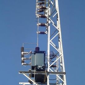 [Company_name_branding] Torre eléctrica de alta tensión