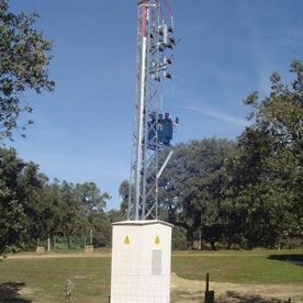 [Company_name_branding] Torre eléctrica de alta tensión